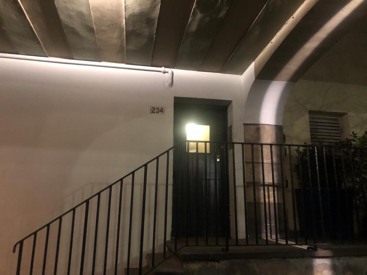 Royal Mile Famous Canongate Flat 에든버러 외부 사진