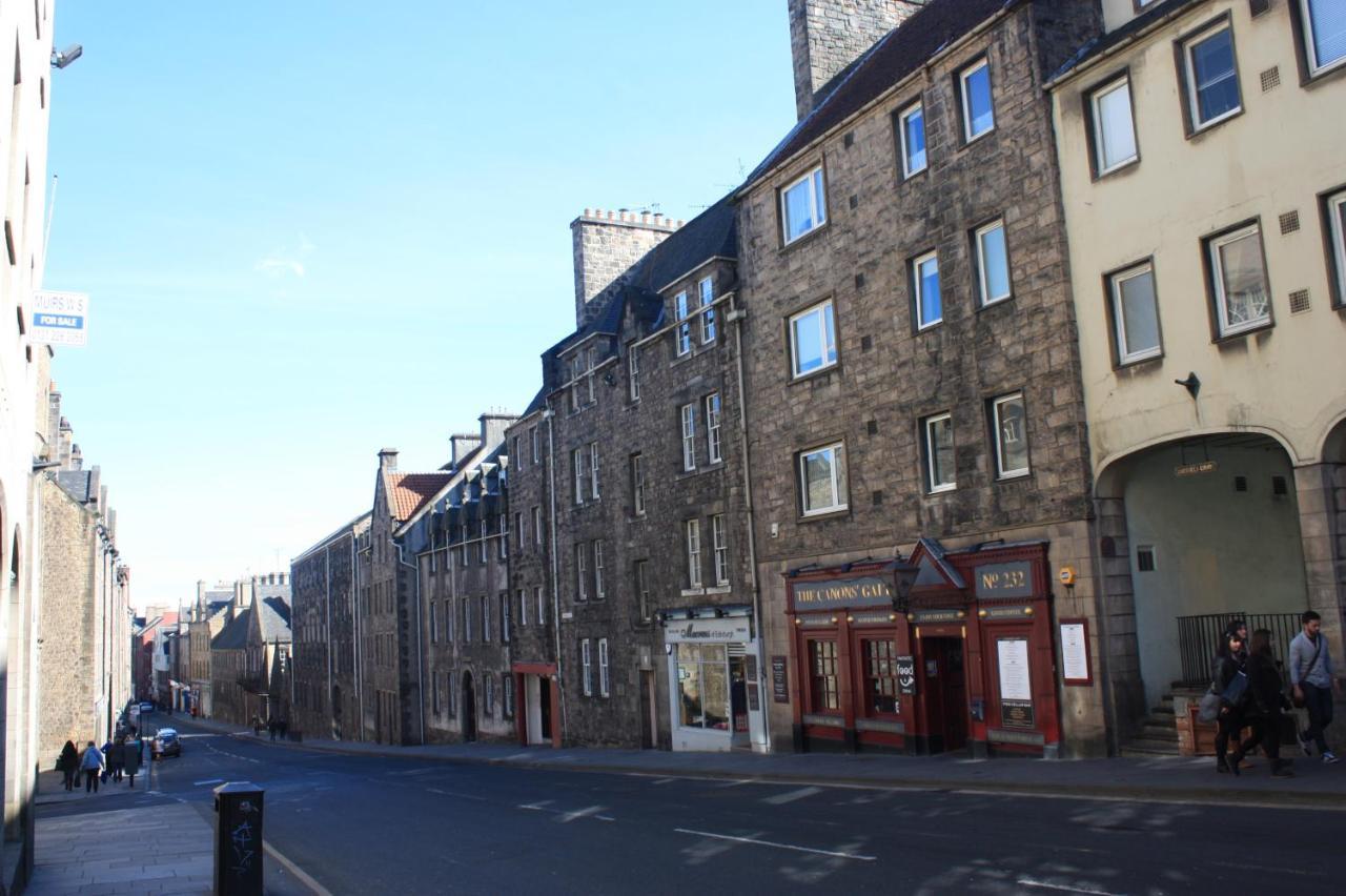 Royal Mile Famous Canongate Flat 에든버러 외부 사진